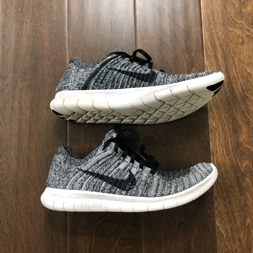 Nike Flyknit Freeruns Sneakers